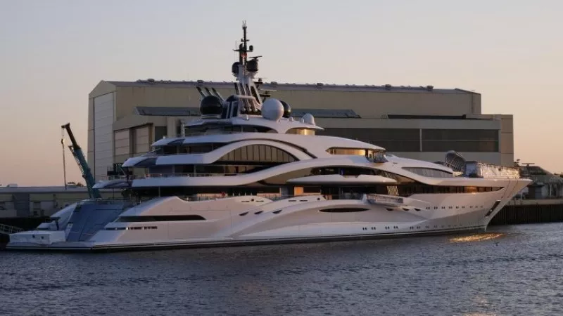 Суперяхтата Sea Lady II, дълга 41 метра, се запали в Сен Тропе