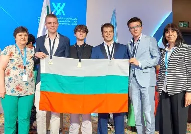 Четири медала спечелиха български ученици от Международната олимпиада по химия в Дубай