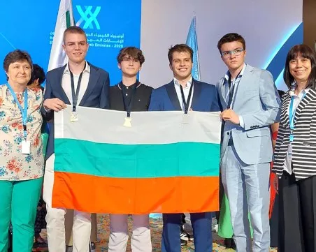 Четири медала спечелиха български ученици от Международната олимпиада по химия в Дубай