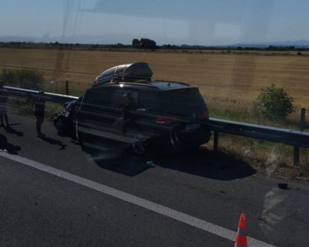 Двама са загинали при тежката катастрофа на АМ 