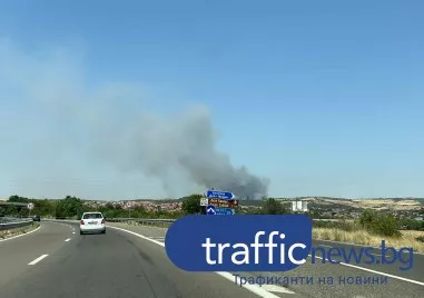 Горят къщи при голям пожар във вилна зона край Бургас