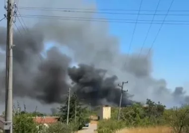 Щетите от пожара във вилна зона край Бургас: 30 къщи и 5 автомобила са изпепелени