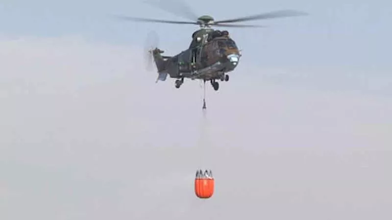 Два военни хеликоптера участват в гасенето на пожара в Рила