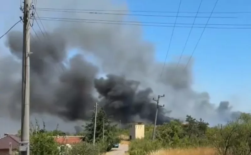 Щетите от пожара във вилна зона край Бургас: 30 къщи и 5 автомобила са изпепелени