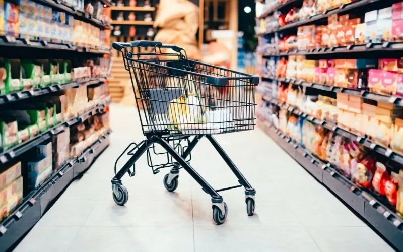 Скок в цените на основните продукти, потребителската кошница е поскъпнала с 2 лв.