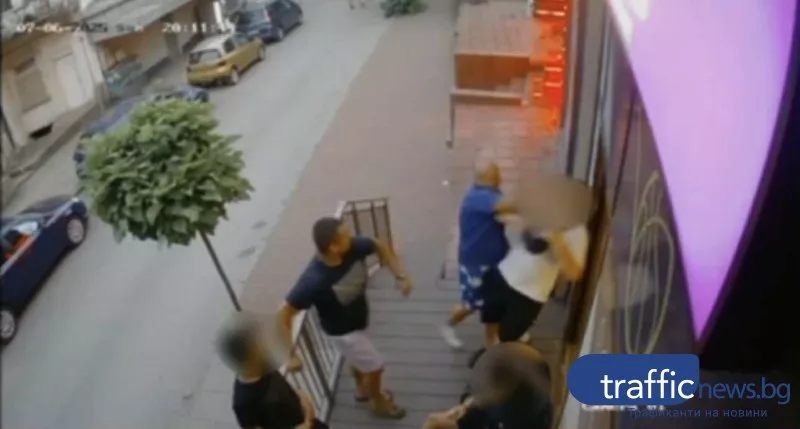 Камери запечатаха нападение в Троян: Мъж удря в лицето непълнолетен с камък ВИДЕО