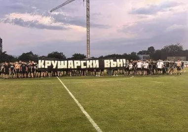 Феновете на Локомотив: Крушарски да напусне Локомотив възможно най-бързо