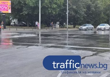 Вода извира на натоварено кръстовище в Пловдив сигнализира читател на
