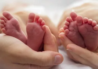 Осем бебета с ДНК от трима души се родиха във