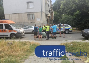 Шофьор на Мерцедес блъсна двама тийнейджъра на тротинетка в Кършияка