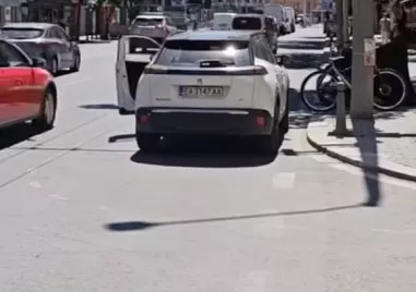 Депутатът от ПП ДБ Манол Пейков беше заснет в нарушение на