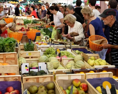 България преди и днес: Живеем ли по-добре или просто плащаме повече?