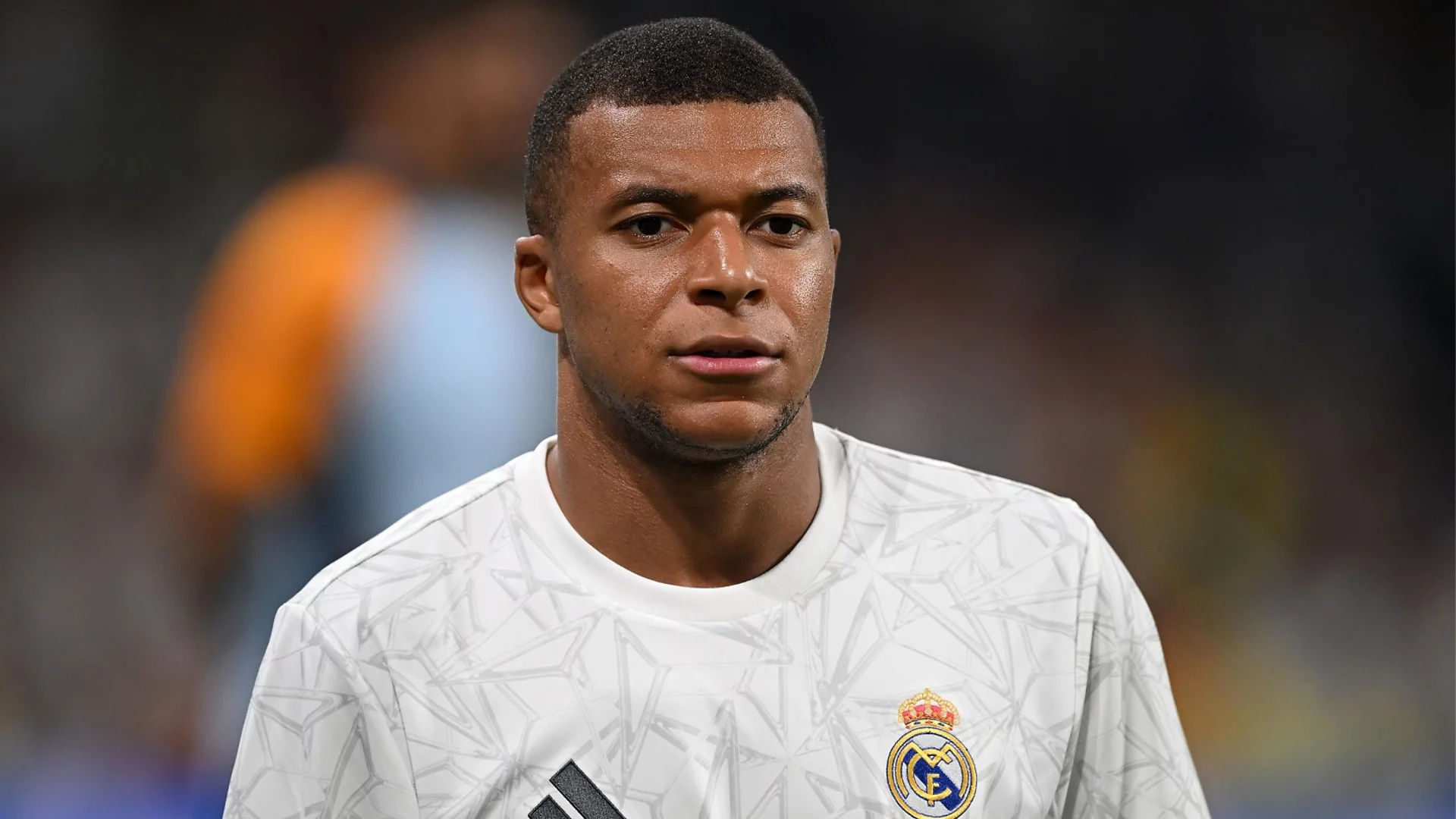 Разследват Мбапе за големи парични преводи към полицаи