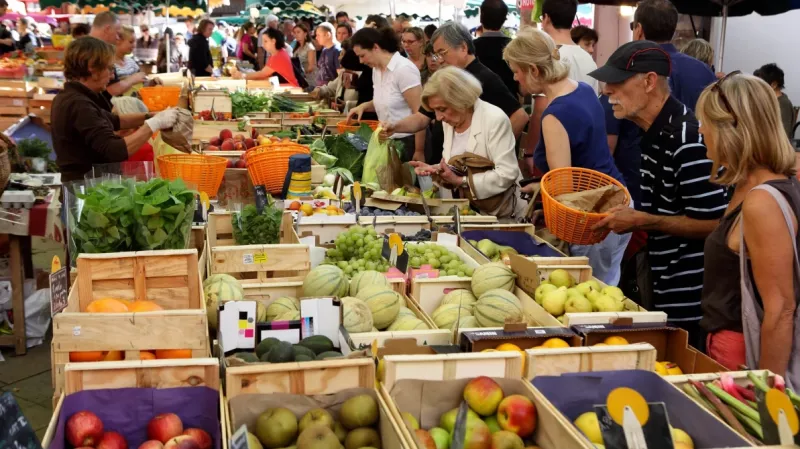 България преди и днес: Живеем ли по-добре или просто плащаме повече?