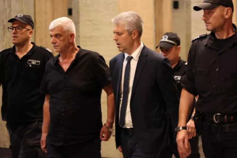 Представители на три посолства са в съда, където се гледа мярката на варненския кмет
