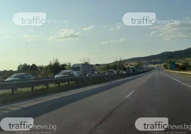 Катастрофи затрудняват движението по АМ Тракия, тапата е километрична