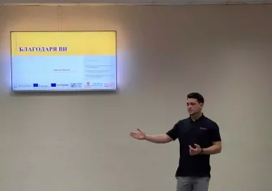 Невидимата война в интернет: Кибертормоз и онлайн измамите застрашават децата, как да ги предпазим