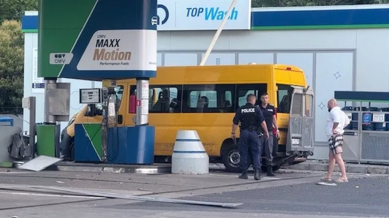 Взрив на бензиностанция в Бургас: Пострадаха 14-годишно дете и дядо му