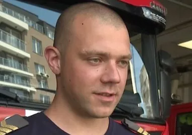 С 5-месечно бебе в колата: Огнеборец сам гасил пожар край АМ Тракия, прибирал се от морето