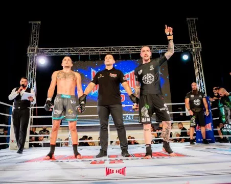 Георги Валентинов отхапа ухото на Митко Илиев и бе дисквалифициран от Max Fight 62