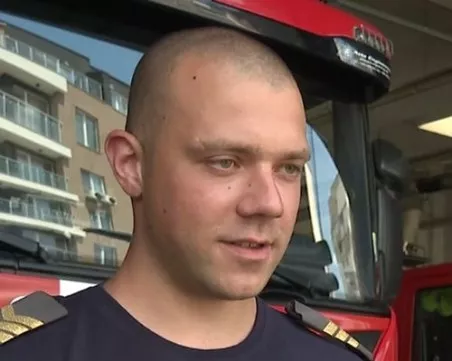 С 5-месечно бебе в колата: Огнеборец сам гасил пожар край АМ 
