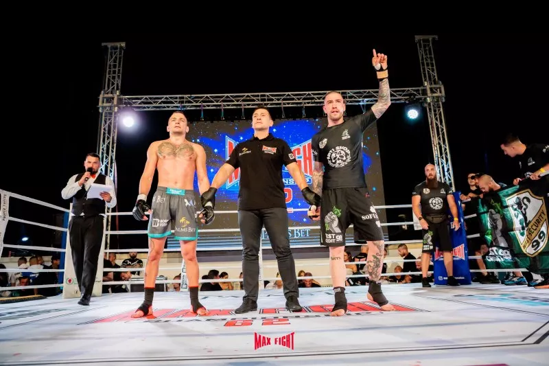 Георги Валентинов отхапа ухото на Митко Илиев и бе дисквалифициран от Max Fight 62