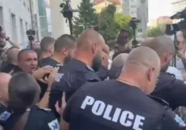 БОЕЦ с протест пред КПК, присъстват и депутати от ПП
