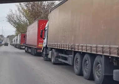 Oграничават от днес движението на камиони над 20 тона заради жегите