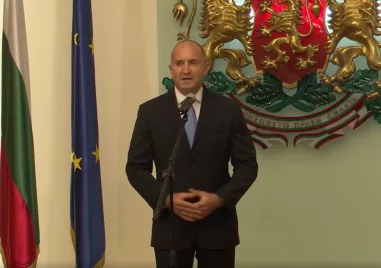 Румен Радев удостои с почетни плакети тенисистите Иван Иванов и Александър Василев