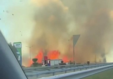 Спряха движението на АМ Тракия край Пазарджик заради пожар, пламъците са близо до бензиностанция