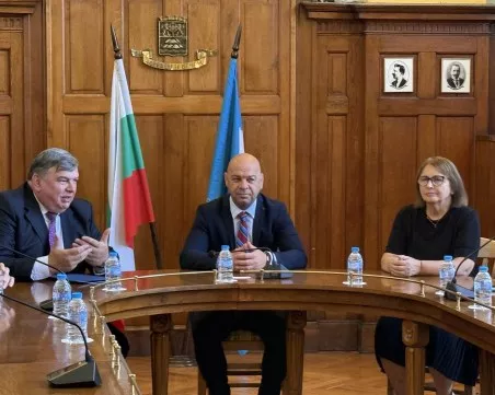 Посланикът на Молдова се срещна с кмета Костадин Димитров и областния управител Христина Янчева