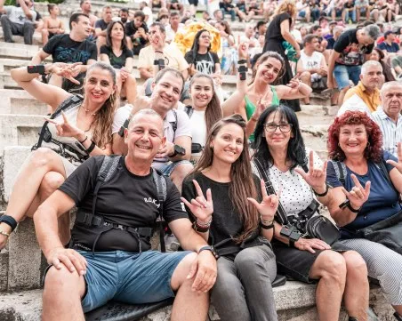 За първи път в Пловдив: Хора с увреден слух изживяха концерта на Dream Theater снощи на Античния театър