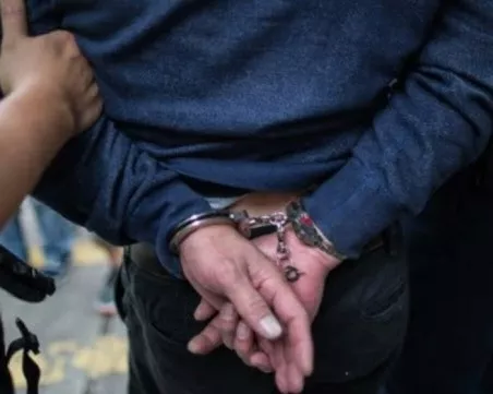 Задържаха мъж, самозадоволявал се до детска площадка в Ловеч