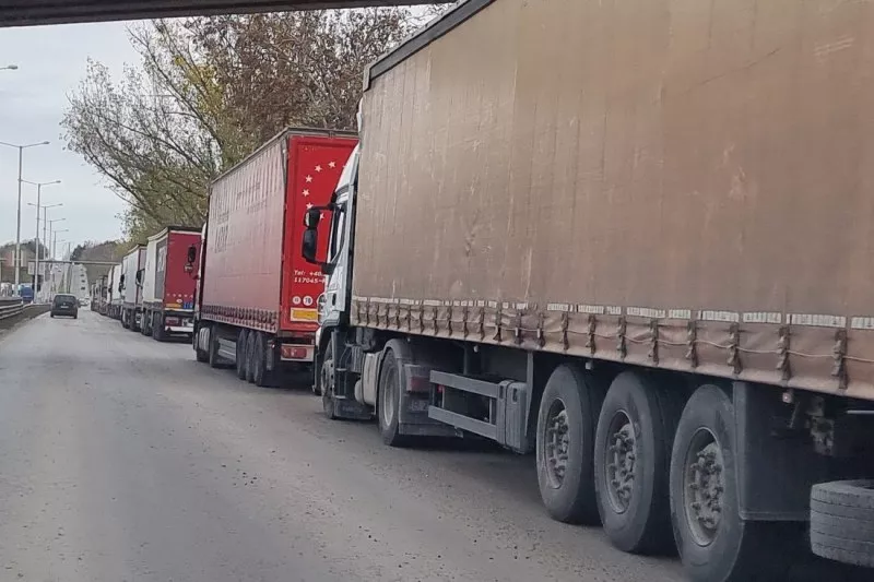 Oграничават от днес движението на камиони над 20 тона заради жегите
