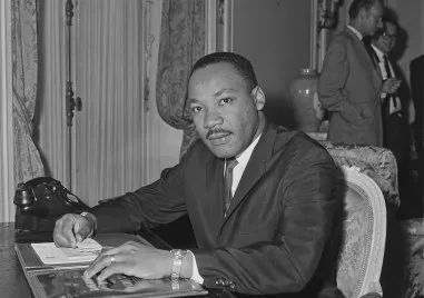 Администрацията на президента на САЩ Доналд Тръмп публикува над 230 000