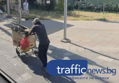 Клошар с количка блокира част от движението на бул „Шести септември в час пик