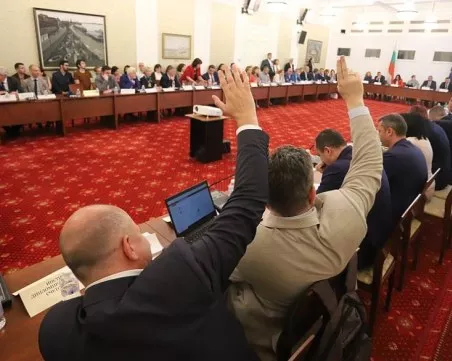Депутатите от финансовата комисия приеха промени в бюджета и в Закона за въвеждане на еврото