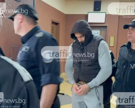 Един от полицаите, убили от бой арестант в Казанлък, опита отново да излезе от ареста