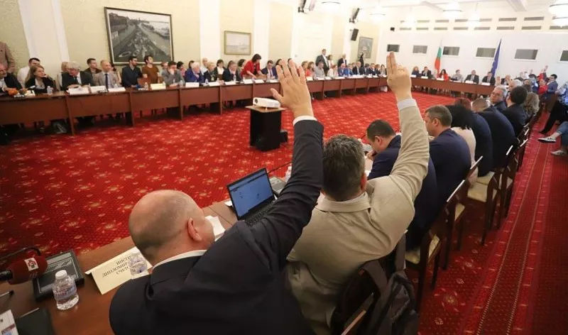 Депутатите от финансовата комисия приеха промени в бюджета и в Закона за въвеждане на еврото