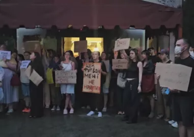 Стотици на протест след решение на Зеленски да ограничи правомощията на антикорупционната служба