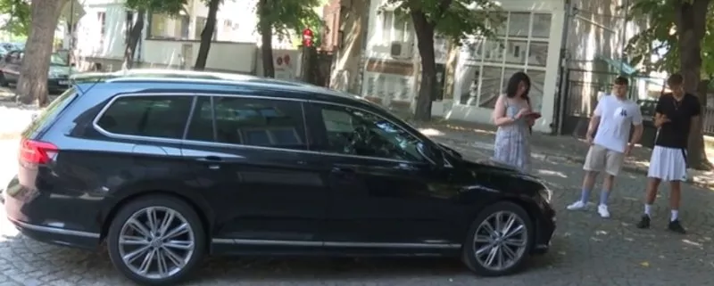 Глоба, скоба и повредена джанта: Пловдивчанка в спор с „Паркиране и репатриране