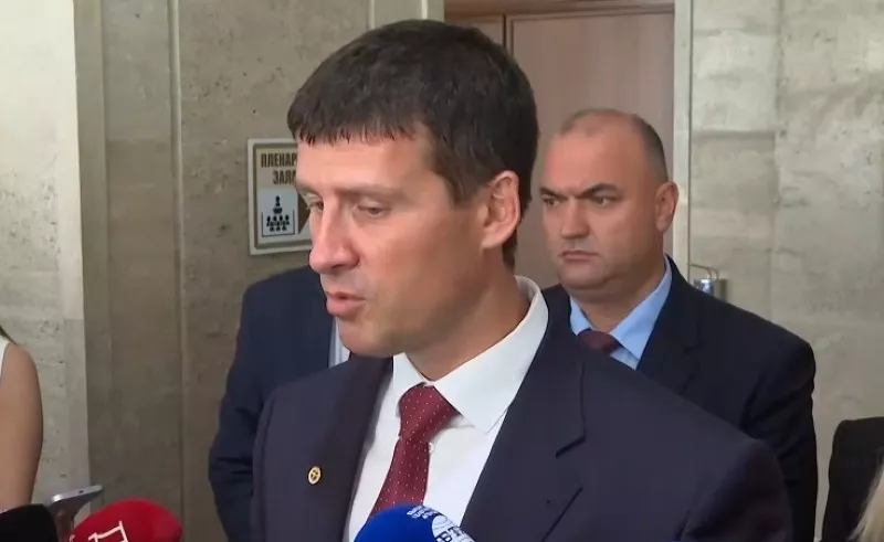 Ивелин Михайлов: НС да се разпусне - колкото повече работи, толкова повече глупости твори