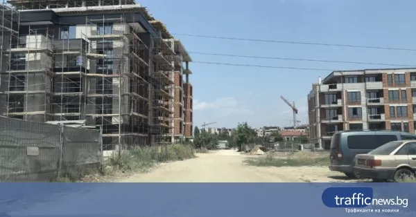 ポーランドの道路、具体的な関心：カールのマストドンを育てるためにプロブディフの大規模な建築者の手を解く？