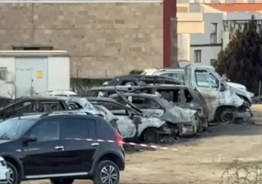 Над 20 автомобила изгоряха след голям пожар в курорта Свети