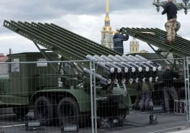 Русия не спира в превземането на селища в Донецка област
