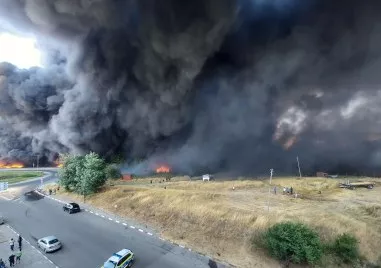Голям пожар бушува в град Средец до Бургас Гори цех