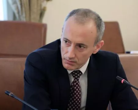 Окончателно! Таксите за платено обучение в университетите падат с 40%