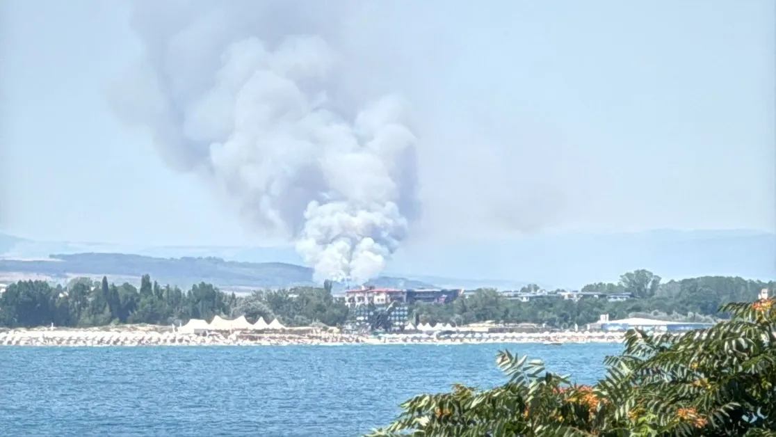 Пожар гори край Несебър