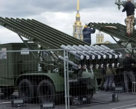 Русия не спира в превземането на селища в Донецка област