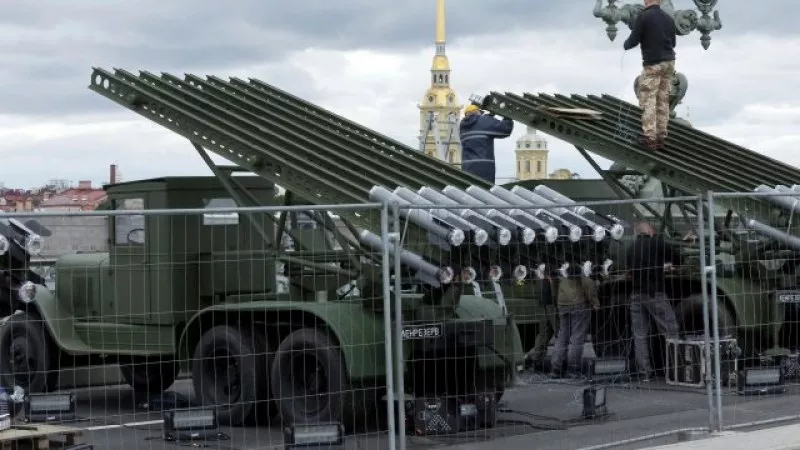 Русия не спира в превземането на селища в Донецка област